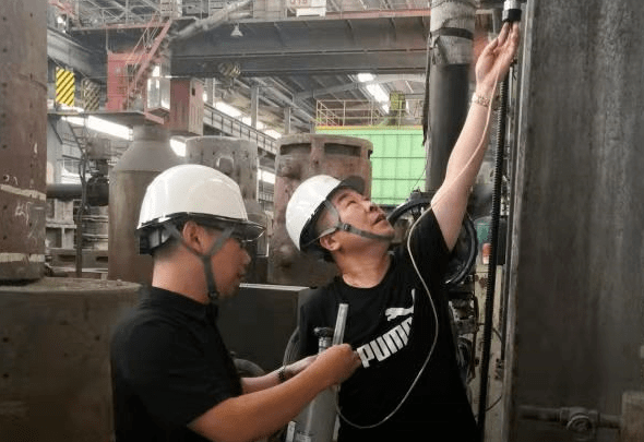 冒高溫戰酷暑 助力企業安全生產 --市市場監管局計量所開展報警器現場檢定工作